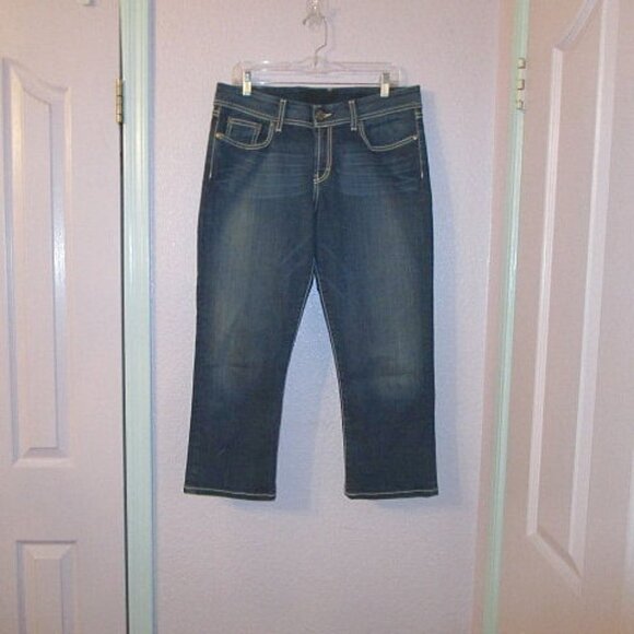 BKE Buckle HARPER Capri Size 31 JEANS Comfort Waist STRETCH Curvy MID RISE Denim - Picture 1 of 10